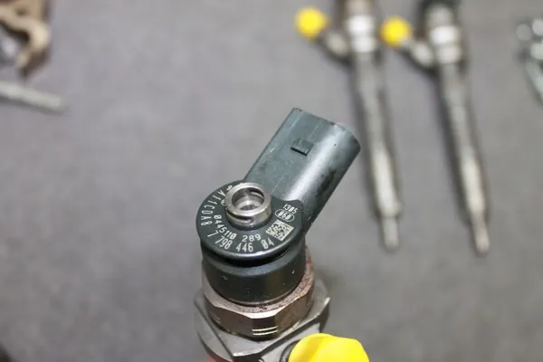 Sistema de combustible completo BMW E87 E88 E90 E91 118D 318D N47D20C image 3