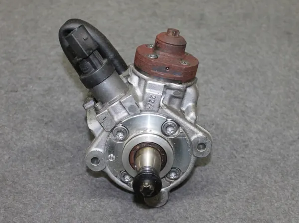 Sistema de combustible completo BMW E87 E88 E90 E91 118D 318D N47D20C image 5