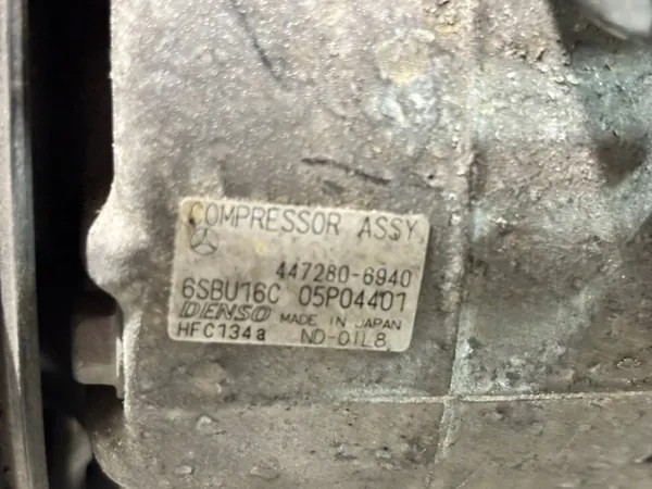 Compresor de aire acondicionado Mercedes-Benz A0008300301 image 4
