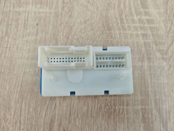 Módulo Distribuidor de Corriente BMW OEM 8795478 - Usado image 3