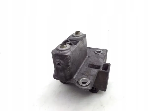 Styrpumpsfäste OEM 07D145879F Bentley image 3