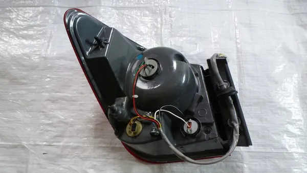 LUZ TRASERA DERECHA CHEVROLET CRUZE SEDAN 95965224 image 4