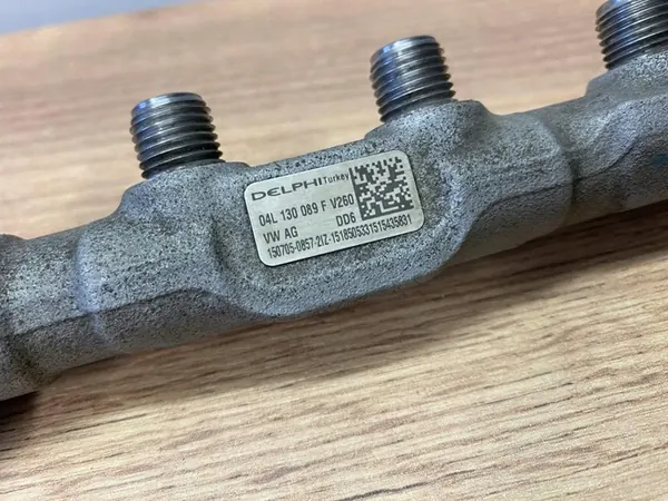 Fuel Distributor Pipe Škoda OCTAVIA III Combi 2015 04L130089F image 3