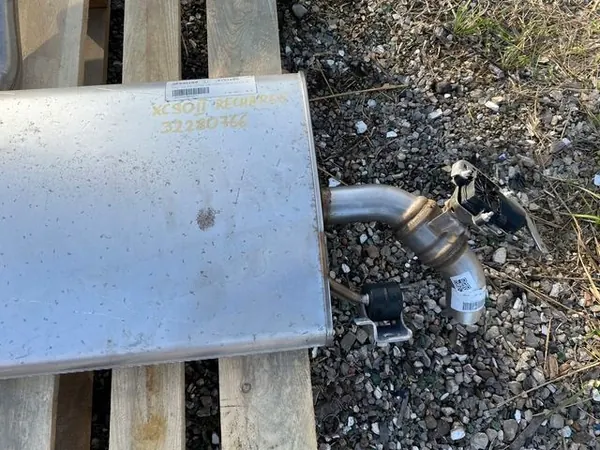 Volvo OE Auspufftopf OEM 32335169 - Gebraucht image 3