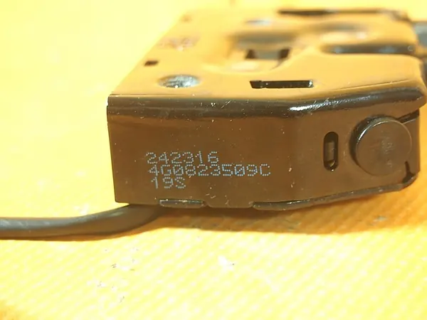 Audi A6 4G LIFT 32KM Framlåsmekanism 4g0823509c image 8