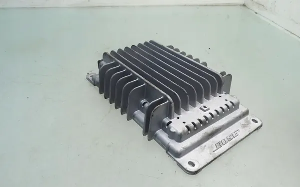 Bose-vahvistin OEM 8H0035223B - Käytetty Audi OE image 2