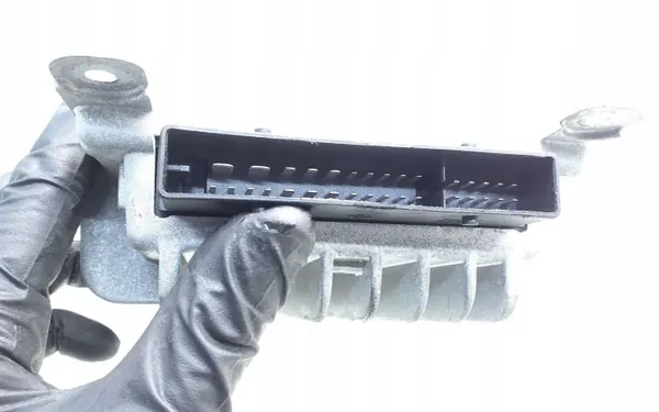 Bose-vahvistin OEM 8H0035223B - Käytetty Audi OE image 3