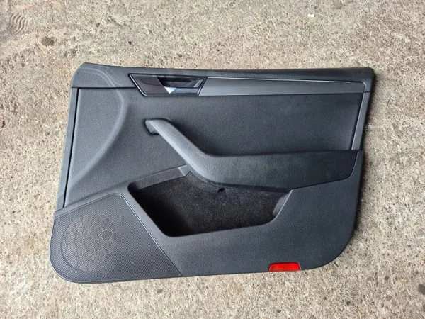 Skoda Superb B8 Etuoven Sisustus OEM 3V1867014AG image 2