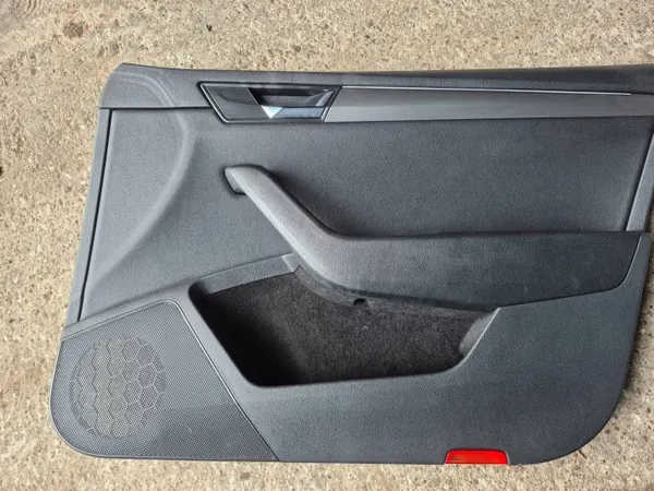 Skoda Superb B8 Etuoven Sisustus OEM 3V1867014AG image 3