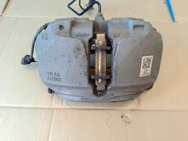 AUDI A4 B9 AVANT 2.0 TFSI Vasemman Etujarrusatulan 8W0615107D image 2