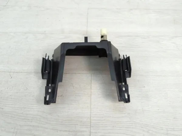 Mazda CX-5 Zigarettenanzünder hinten OEM K123-64361 image 3
