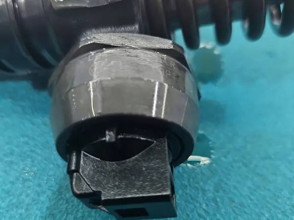 Pompe à injecteur testée OEM 0414720214 1.9 TDI image 3