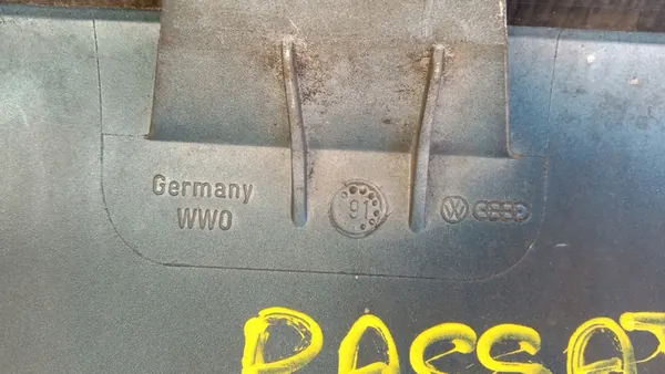 VW Passat B3 Grille 1988-1993 OEM 357853653 image 6