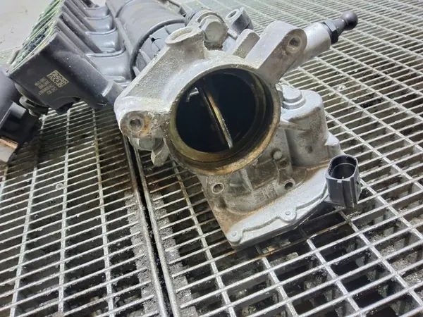 Opel OE Intake Manifold OEM SKE58331 - Used image 5
