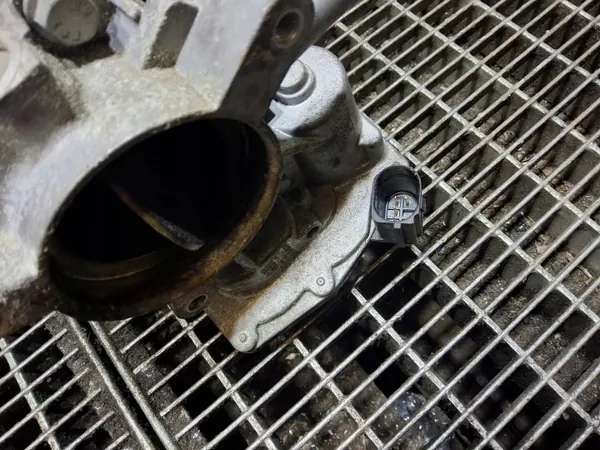 Opel OE Intake Manifold OEM SKE58331 - Used image 6