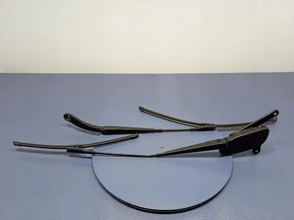 Mercedes B-luokka W246 Pyyhinvarset Etu OEM A2468200244 image 2