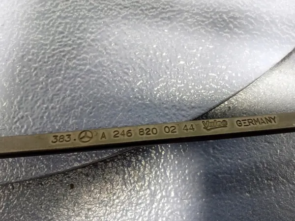Mercedes B-luokka W246 Pyyhinvarset Etu OEM A2468200244 image 3