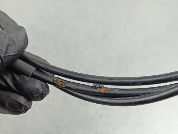 Cable del capó Subaru Forester OEM FOB54909 image 4