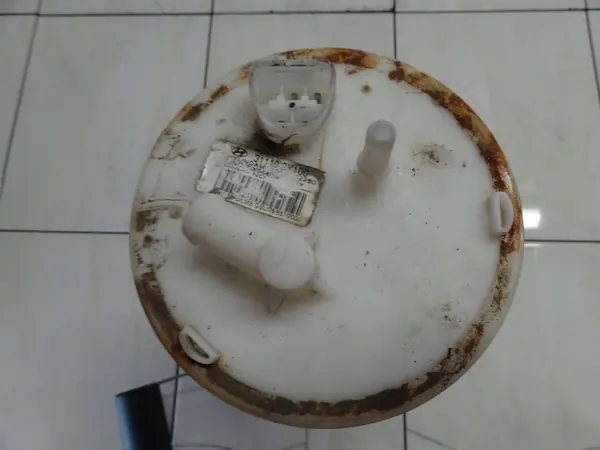 HYUNDAI IX35 2.0 GDI 2014 SUV BOMBA DE COMBUSTÍVEL 31110-2Y100 image 2