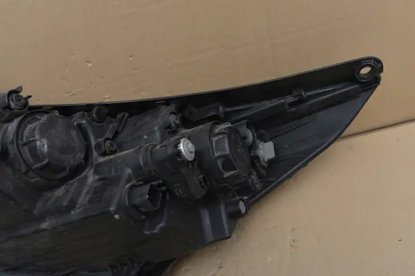 Phare droit Hyundai IX35 OEM 921022Y image 10