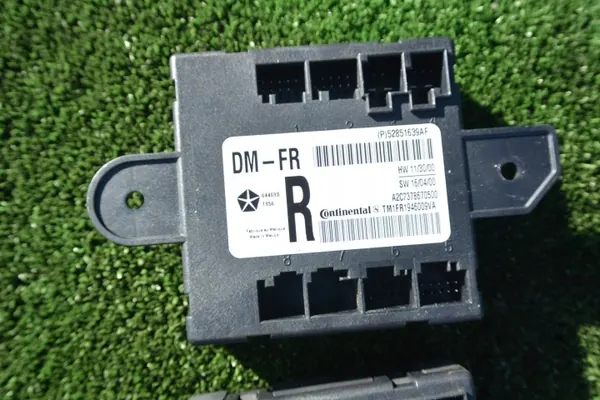 Módulo control puerta Maserati Levante OEM 52851638AF image 3