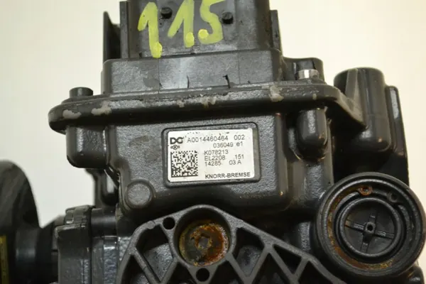 Válvula de Secado Mercedes OEM A0014460464 - Usado image 7