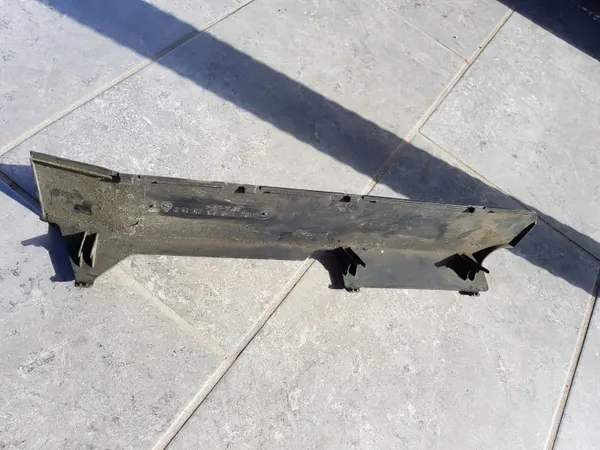 Moottorin johdotussuoja OEM 1041590325 Mercedes W124 image 3