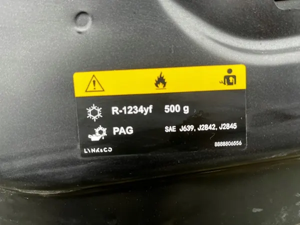 Capa do motor LYNK & CO 01 image 4