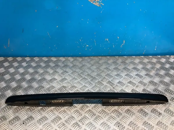 Faixa iluminação matrícula OEM 1647400993 - Usado image 2