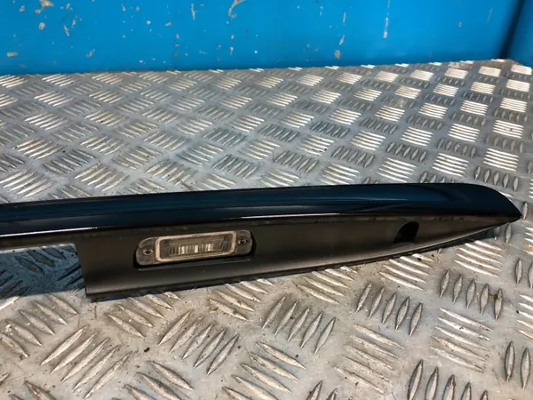 Faixa iluminação matrícula OEM 1647400993 - Usado image 3