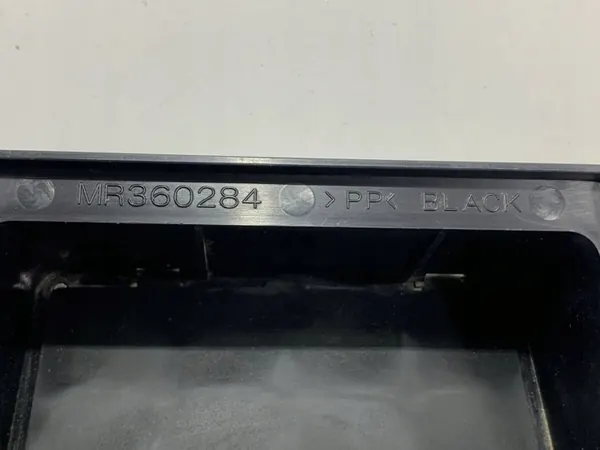 Mitsubishi Lancer 2008 Heckstoßstange Lüftungsgitter OEM MR360284 image 6