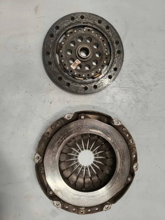 Kytkinlevy + Painelevy Volvo V50 S40 2.4B image 6