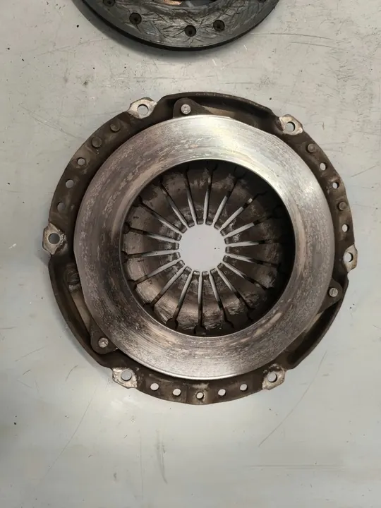 Kytkinlevy + Painelevy Volvo V50 S40 2.4B image 9