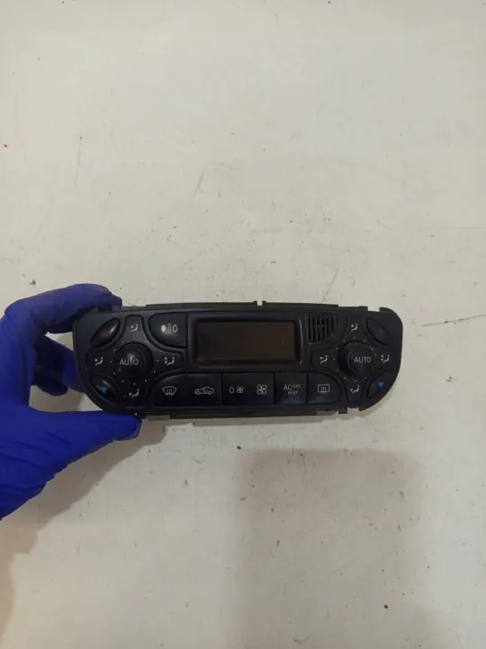 Mercedes CLK ilmastointipaneeli OEM 2098300285 image 2