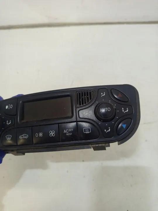Mercedes CLK ilmastointipaneeli OEM 2098300285 image 3