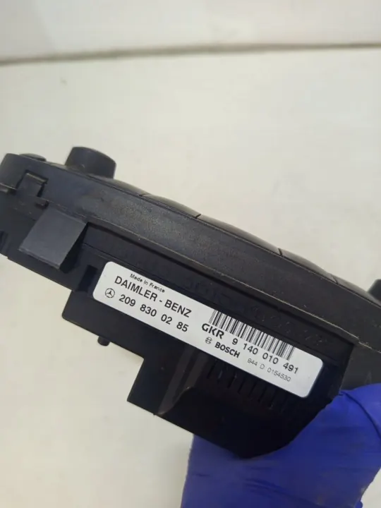 Mercedes CLK ilmastointipaneeli OEM 2098300285 image 6