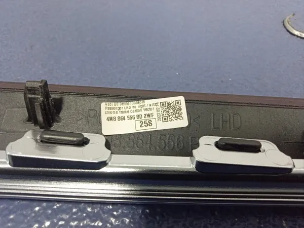 Audi SQ8 Q8 4M8 Garniture Tunnel Central Droit OEM 4M8864556BD image 6