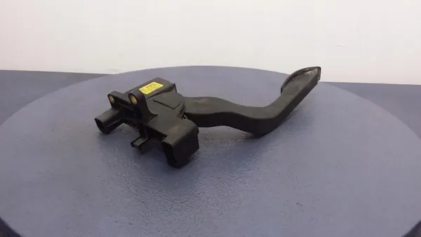 IVECO DAILY III 2.3 TD Gaspedal 504061734 image 3