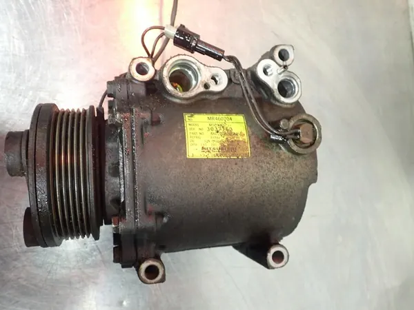 Compresseur de Climatisation Mitsubishi Outlander image 2