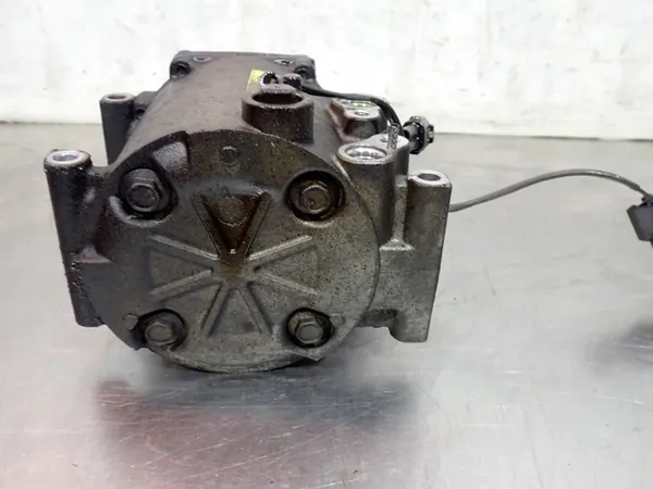 Compresseur de Climatisation Mitsubishi Outlander image 3