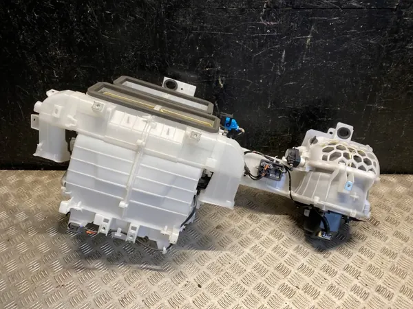 Opel Vivaro C 2021 Puhallinkotelo OEM 9836407680 image 5