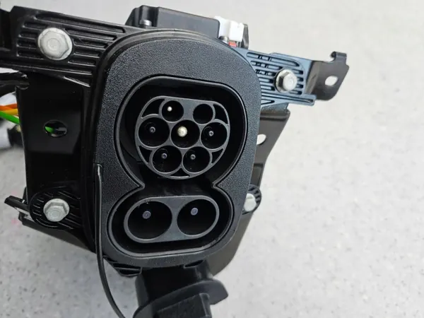 Prise de charge Cadillac Optiq OEM GNIAZDŁADOPTIQ image 3