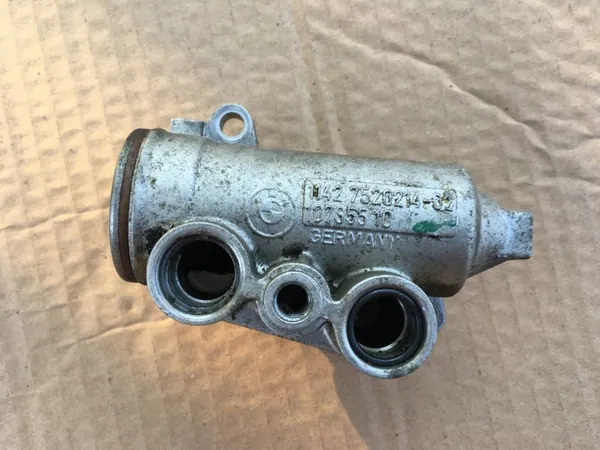 Adaptador termostato OEM 7520214 para BMW E60 E61 image 2