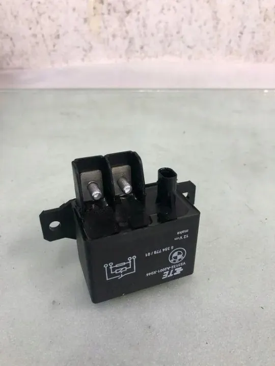 Relais BMW OEM 835477801 - État Utilisé image 2