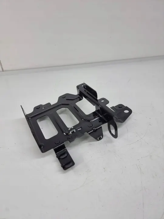 Support de batterie Jaguar F-Pace OEM M8A210C818AE image 4