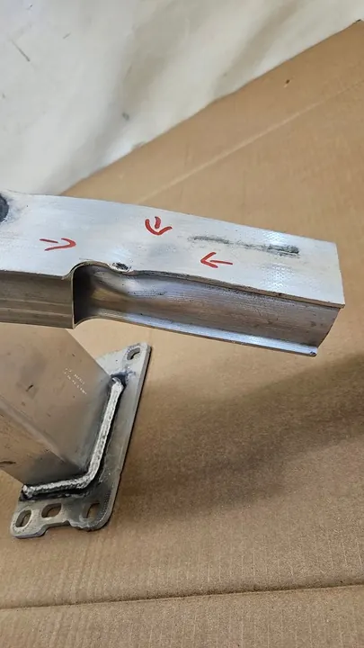 Etupuskuri vahvistus Audi A6 C8 OEM 4K0807109 image 7