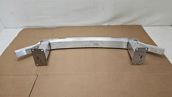 Etupuskuri vahvistus Audi A6 C8 OEM 4K0807109 image 9