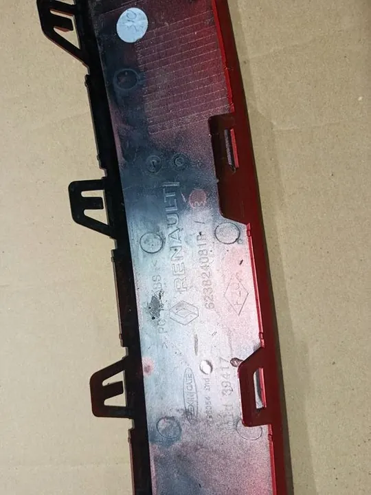 Höger Stötfångar Grilllist Renault Captur II Lift 2024 - OEM image 7