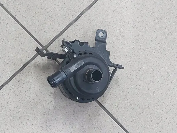 Bomba auxiliar de refrigerante Jeep Wrangler JL 2.0L OEM 68290300AA image 2