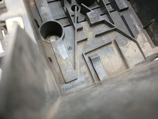 Cubierta de batería OEM 244460003R para Renault Trafic III image 7